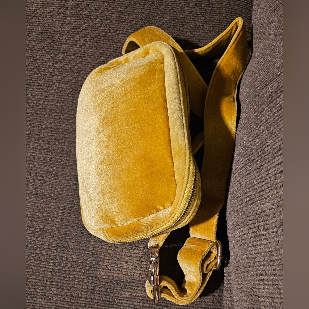 Anthropologie Velet Beltbag In Mustard With Goldtone Hardware EUC - Picture 2 of 12
